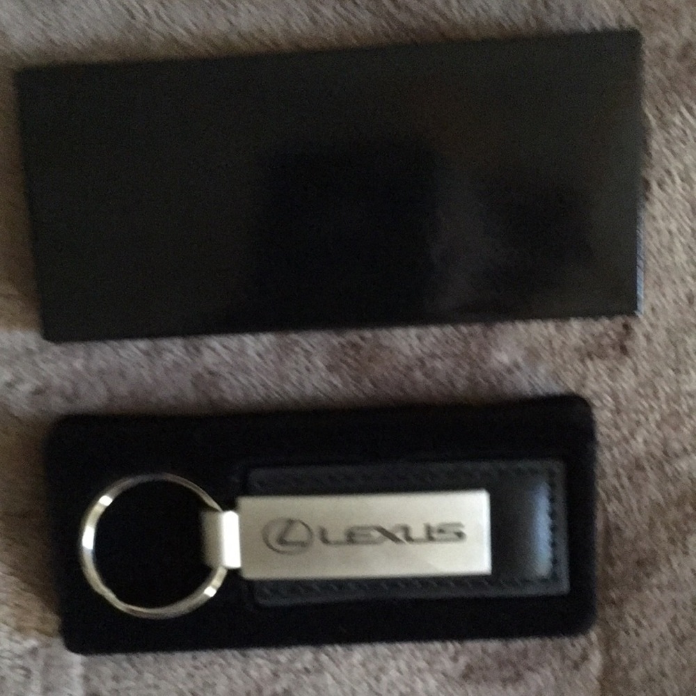 Black & Silver Lexus Logo Keychain - Branded Leather & Metal Key Ring - Picture 4 of 5